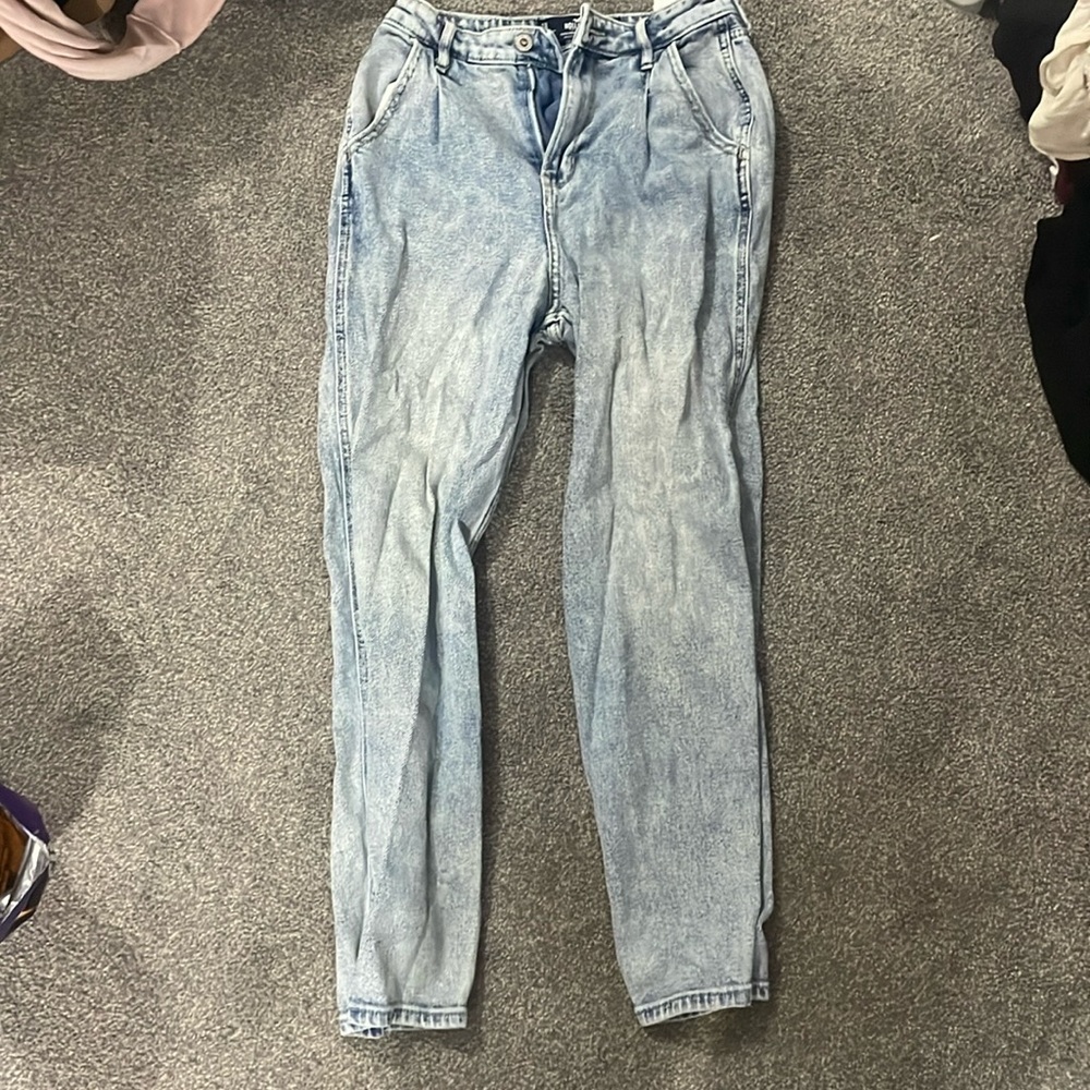 Light wash blue jeans. Size 1R from hollister